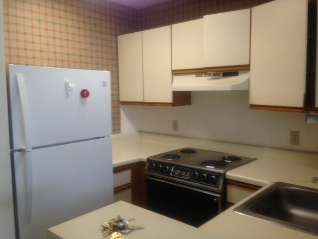 Building Photo - 1600 Park Cir