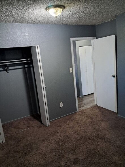 Building Photo - 1425 N Yosemite St