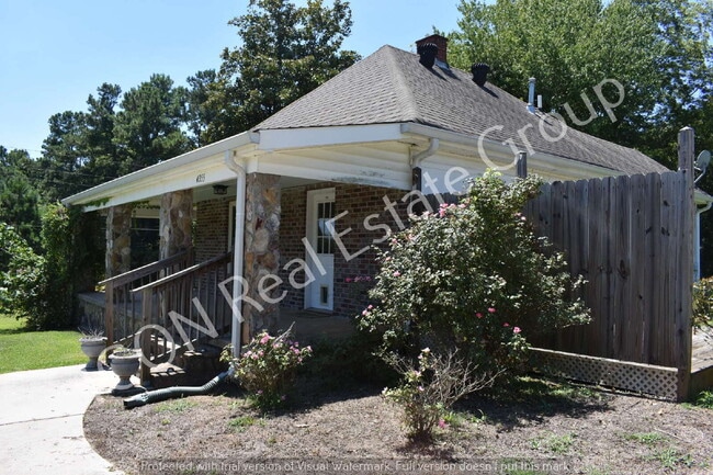 Building Photo - 1/1 home with detached garage