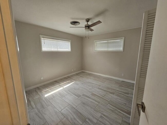 Building Photo - 2502 E Poplar Ave