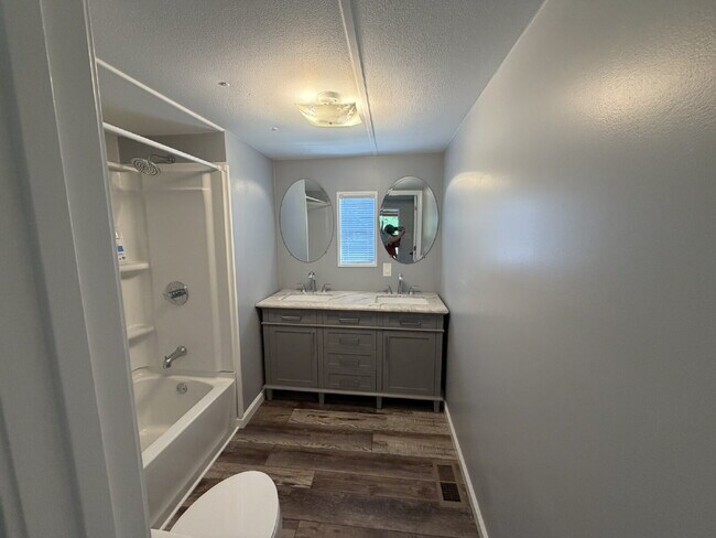 Building Photo - Mobile Home for Rent