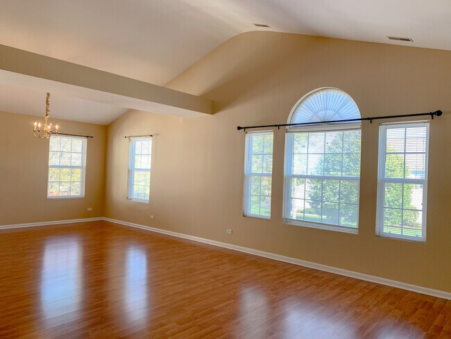 Building Photo - 2905 Stonewater Dr
