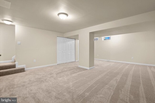 Building Photo - 13 Dinsdale Ct