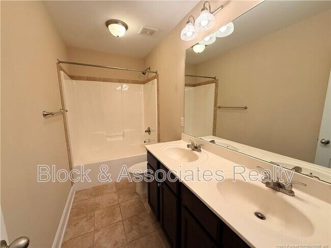 Building Photo - 1705 Bluffside Dr