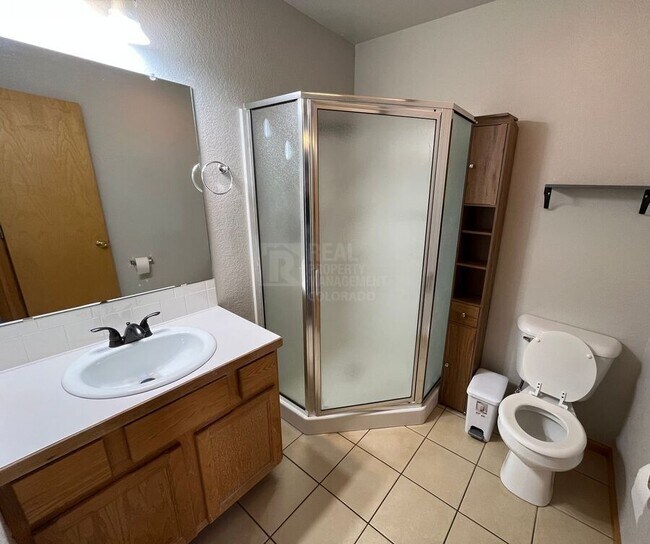 Building Photo - 1044 Winona Cir