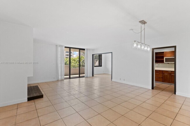 Building Photo - 161 Crandon Blvd