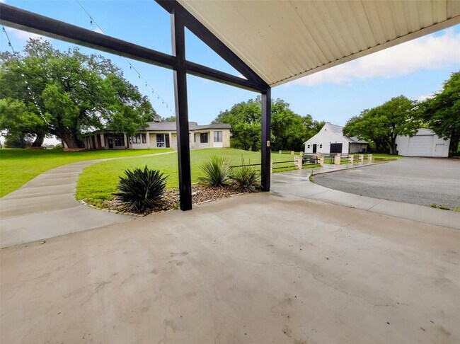 Building Photo - 6106 FM Rnch