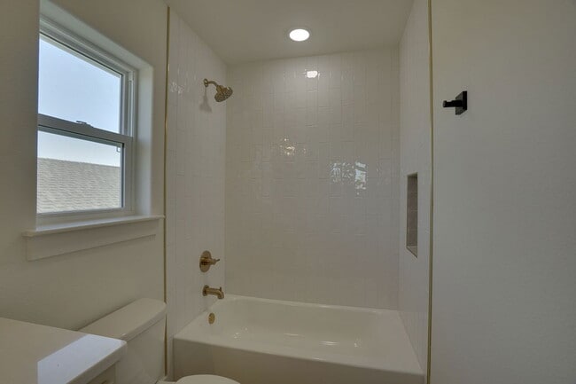 Building Photo - 108 Cardinal Wds