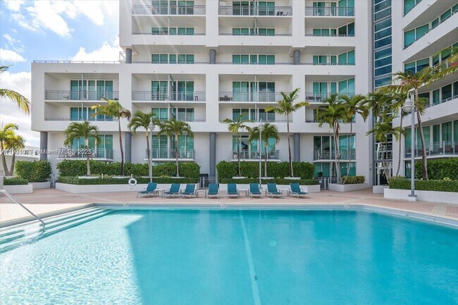 Building Photo - 350 NE 24th St