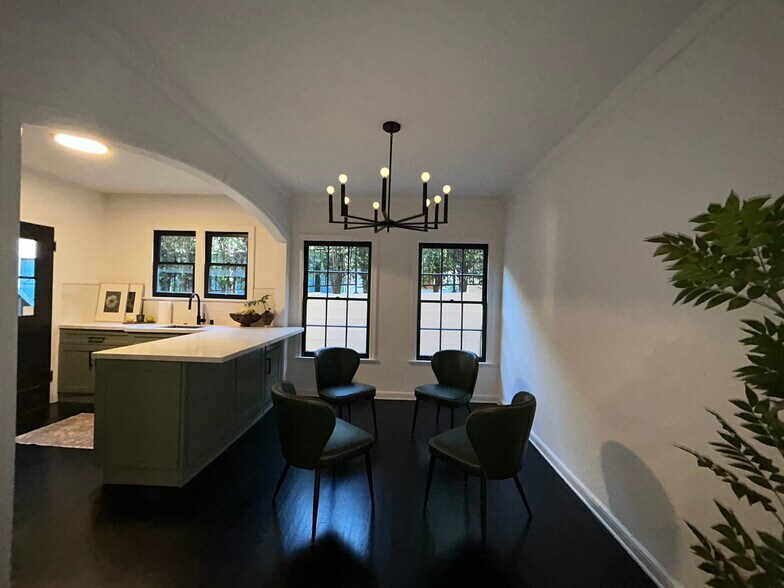 Building Photo - 1954 Hillcrest Rd