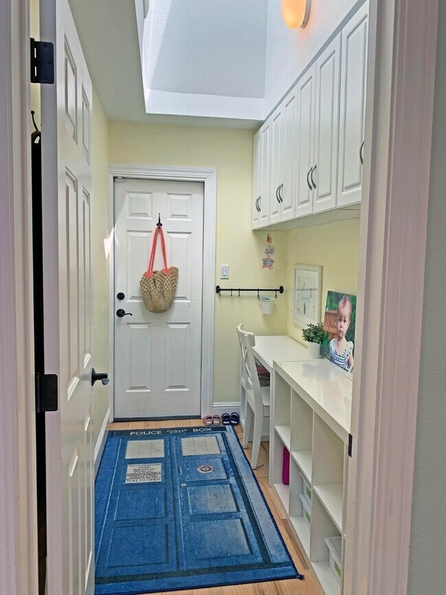 Building Photo - Beautiful 3 Bedroom, 2 Bathroom Remodeled Home & Solar!