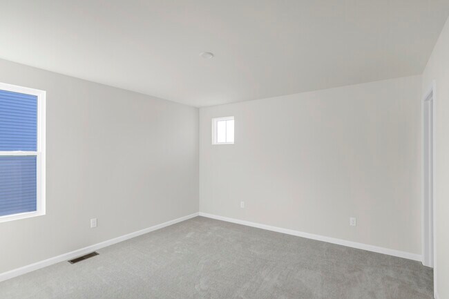 Building Photo - 668 Branson Dr