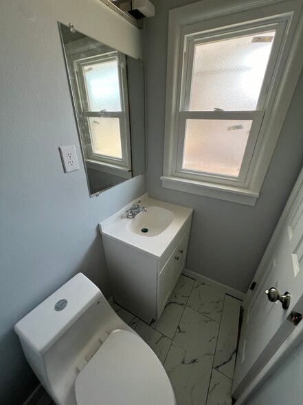 Building Photo - 120 Alberto Ln