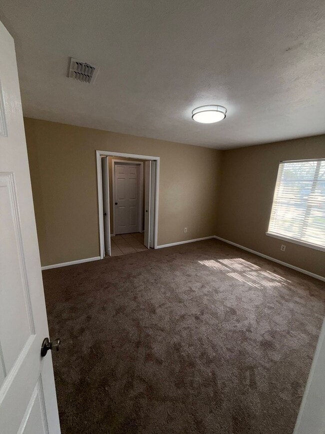 Building Photo - 5313 Carriage Ln