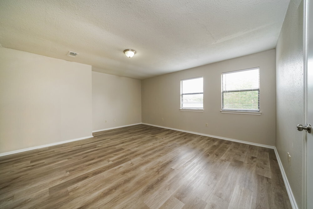 Building Photo - 8801 Pine Forest Dr