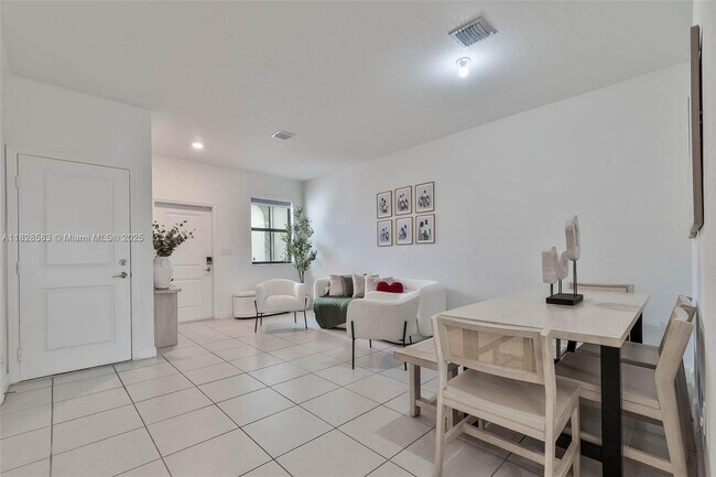 Building Photo - 28568 SW 134th Ave