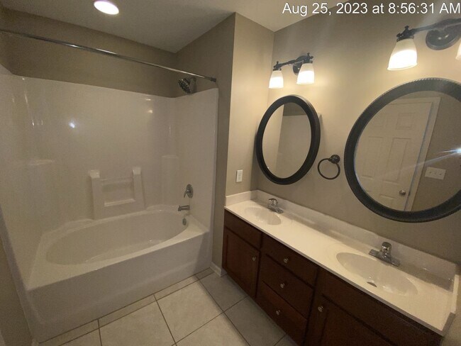 Building Photo - 299 Ranier Dr