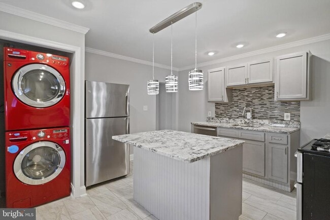 Building Photo - 1838 E Pratt St