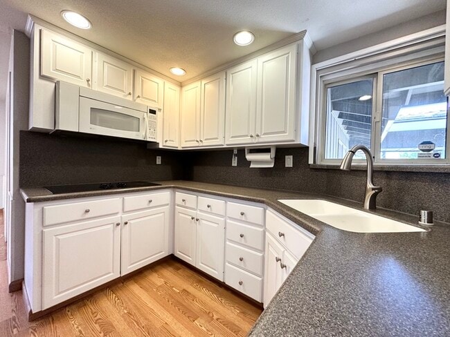 Building Photo - 5011 Jennings Way