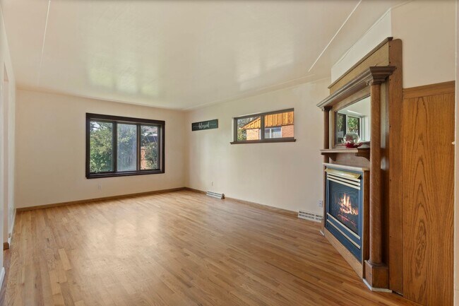 Building Photo - Charming 3BR, 2,200 Sq Ft SFR in Broomfield