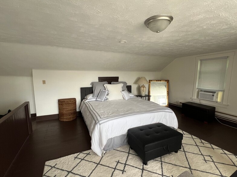 main bedroom - 313 W 15th Ave