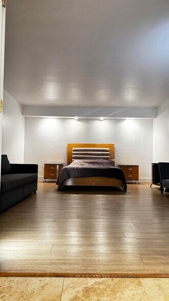 Building Photo - 999 Brickell Bay Dr