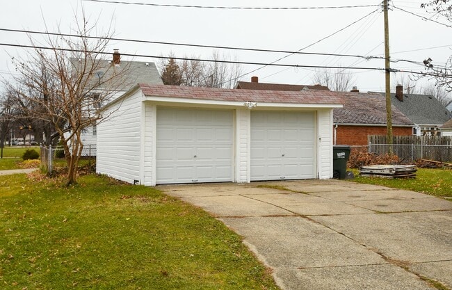 Building Photo - 18911 Locherie Ave