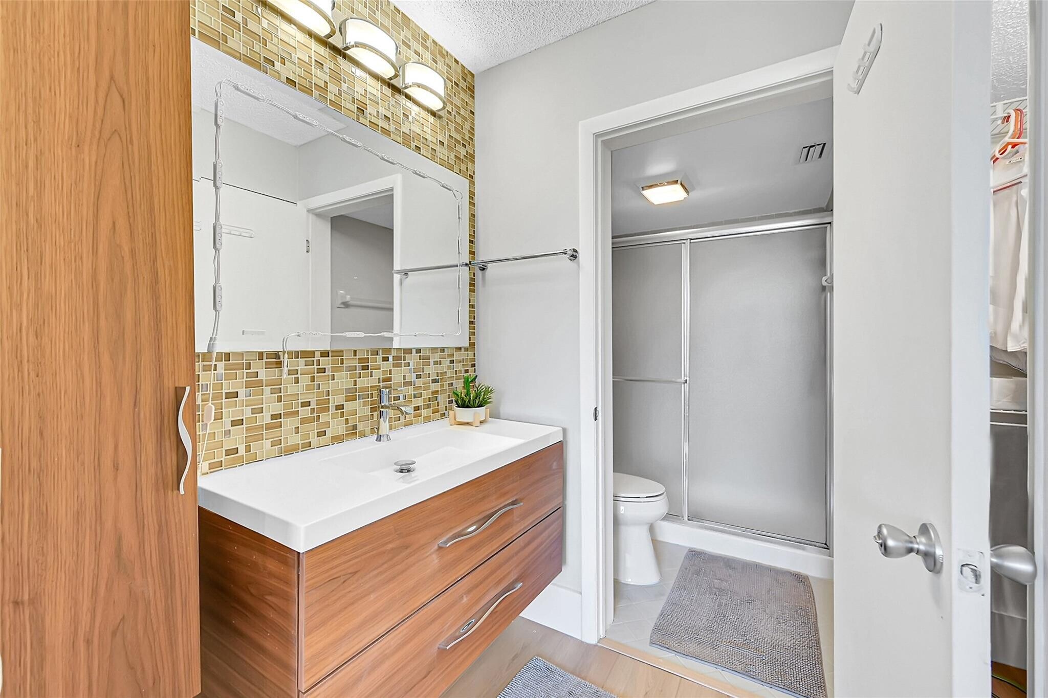 Building Photo - 2660 Carambola Cir N