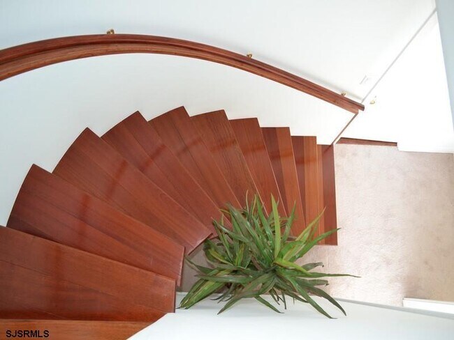 Building Photo - 110 S Richards Ave