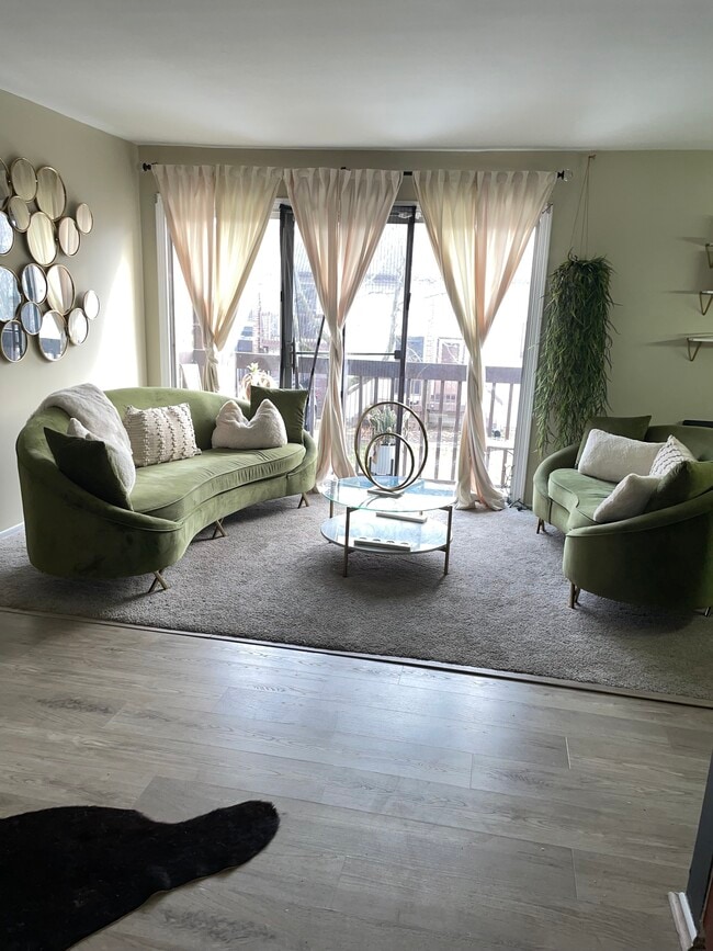 Building Photo - 458 Skokie Ln