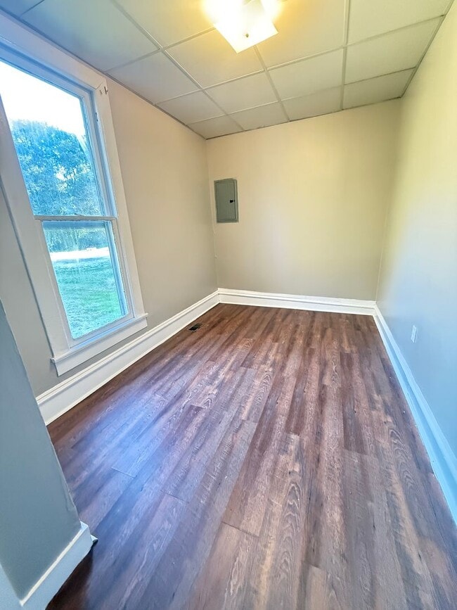 Building Photo - 2-Bedroom, 1-Bath Home in a Prime Martin L...