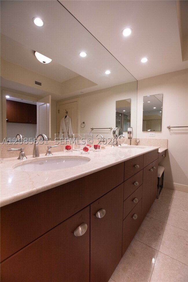 Building Photo - 6000 Island 2602 Is