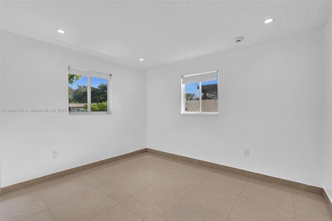 Building Photo - 5618 SW 36th St