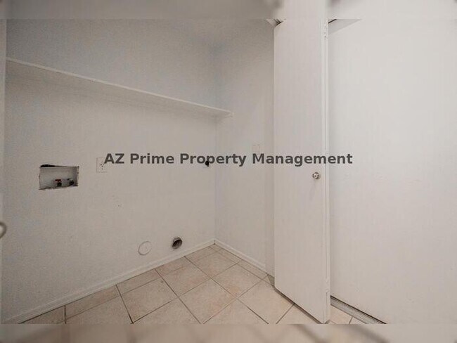 Building Photo - 13344 W Desert Ln