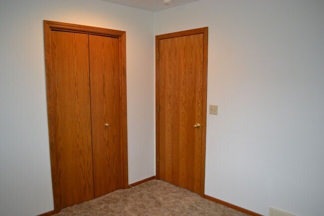 Building Photo - BEAUTIFUL 3 BEDROOM 3 BATH HOUSE LOCATED IN SOUTH SALEM