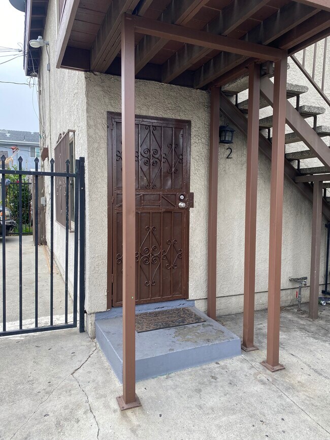 Building Photo - 11150 S Figueroa St