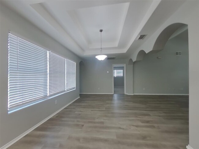 Building Photo - 5514 Rio Ramos St