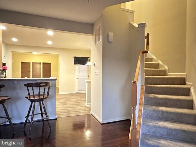 Building Photo - 920 Hopkins Cor