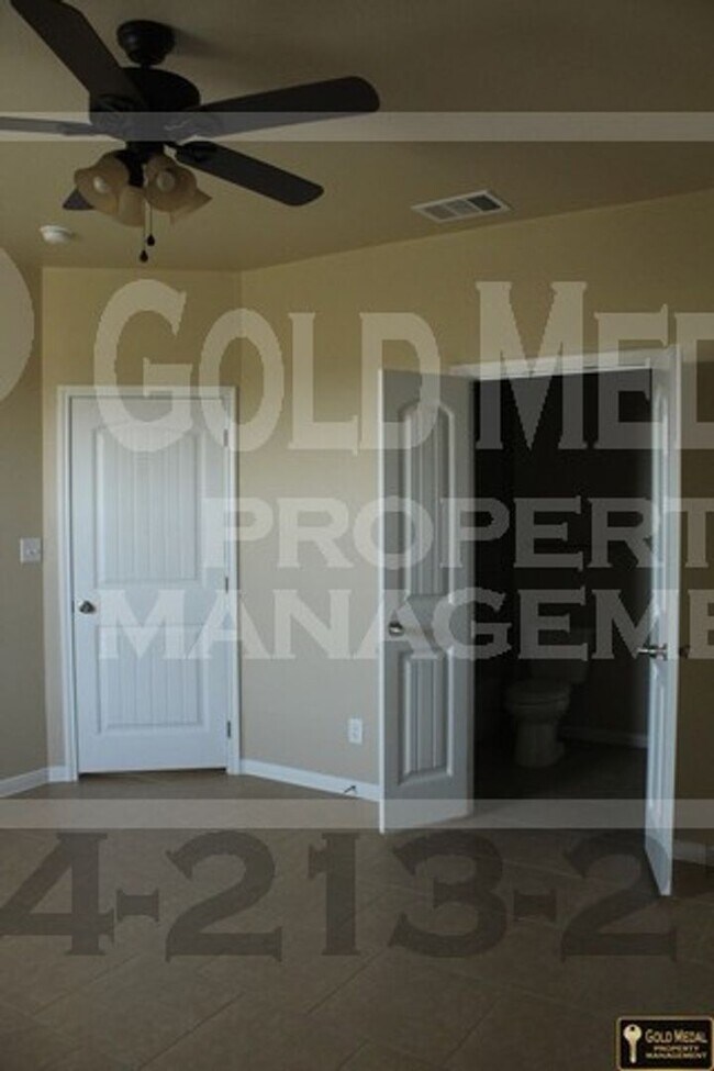 Building Photo - 4505 Cambridge Dr