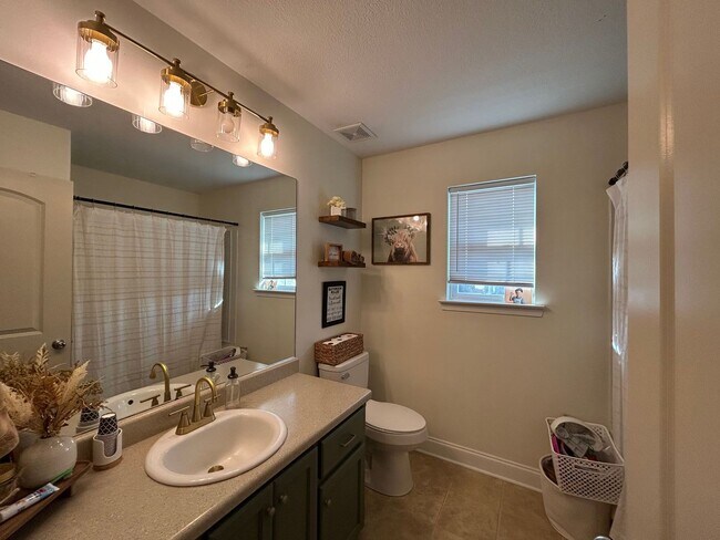 Building Photo - Bradley Point Residence for Rent - 4 Bedroom/2.5 Bath