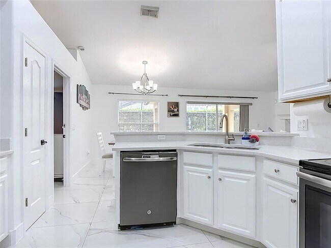 Building Photo - 4934 Lazy Oaks Way