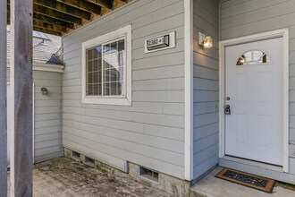 Building Photo - IveJ02