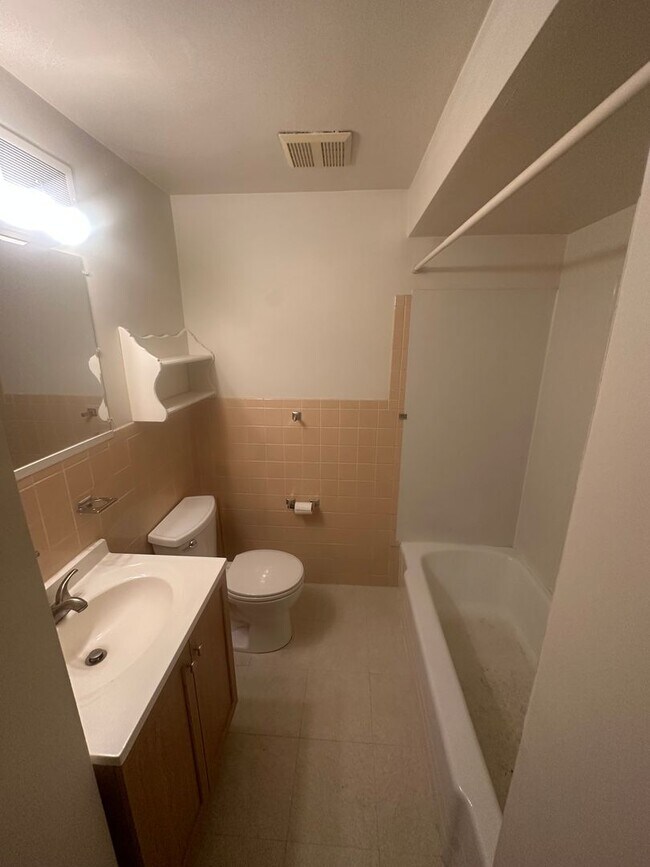 Building Photo - wpop632