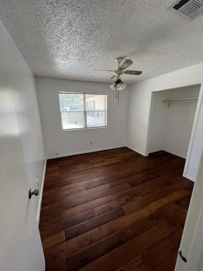 Building Photo - Gorgeous all renovated Home in Huntsville,...