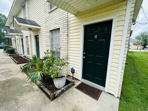 Building Photo - Beautiful 2 bedroom Townhouse!!!!!!!!!!!!