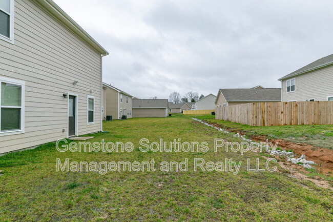 Building Photo - 2508 Queen Bee Dr