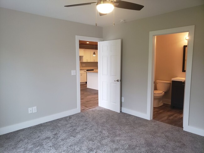 Building Photo - Lovely 2 bedroom 2 bath home located in th...