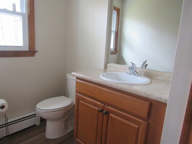 Building Photo - Dracut Beautifully renovated Townhouse for Rent!