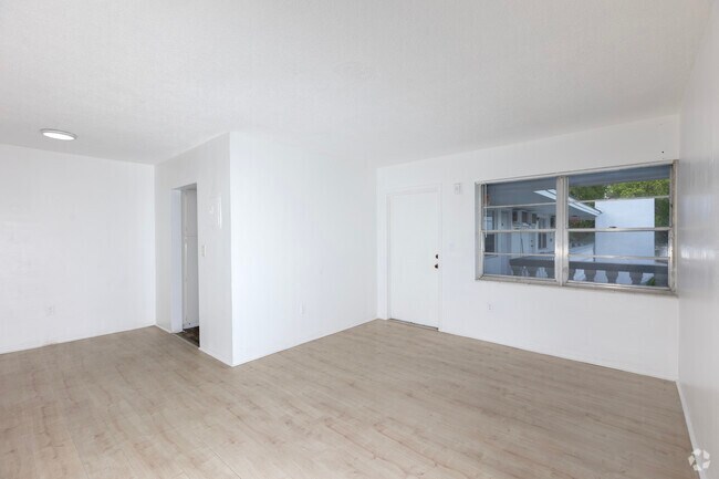 2BR, 1BA - 900SF - Livingroom - Sans Souci Tennis Apartments