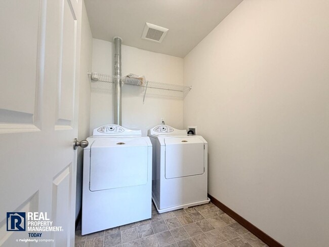 Building Photo - Downtown Puyallup Townhomes